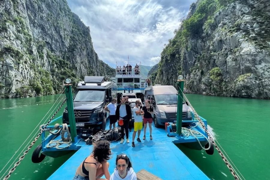 Rozafa Ferry Komani Lake